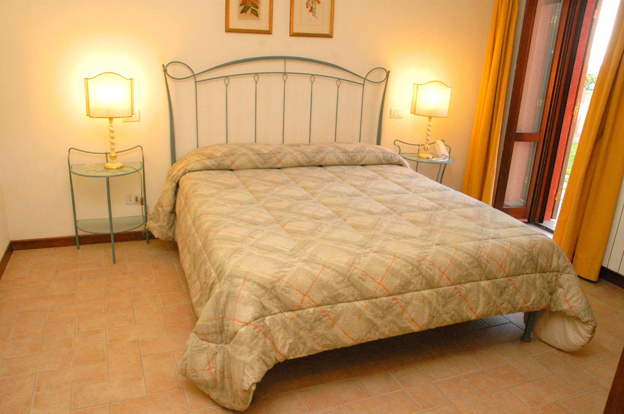Residenza Torre Acquatino Aparthotel Spello Exterior photo